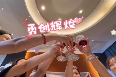 河南賽諾威部門聚餐，提高凝聚力，預(yù)祝聚丙烯酰胺大賣！